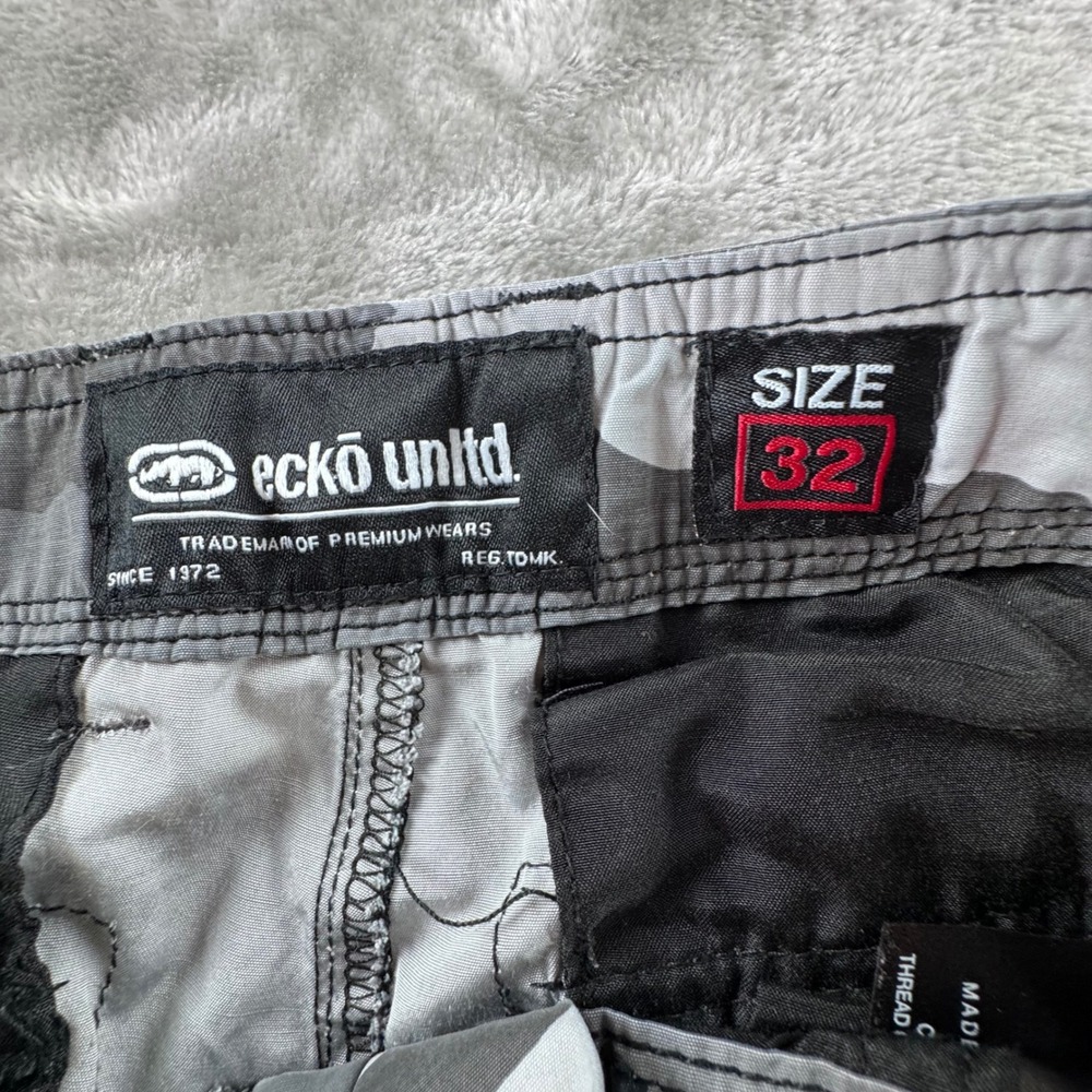 Ecko Unltd Camo Cargo Shorts Mens 32 Streetwear Y2K Skate Utility Baggy Gray - Picture 2 of 14